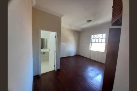 Casa para alugar com 334m², 4 quartos e 5 vagas