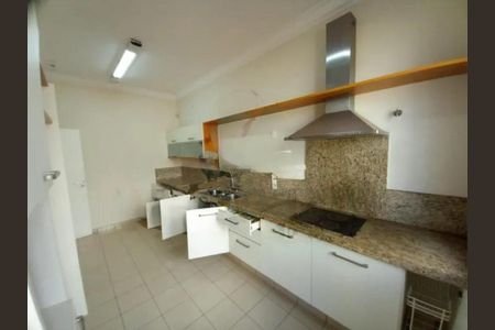 Casa para alugar com 334m², 4 quartos e 5 vagas