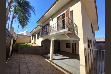 Casa para alugar com 334m², 4 quartos e 5 vagas