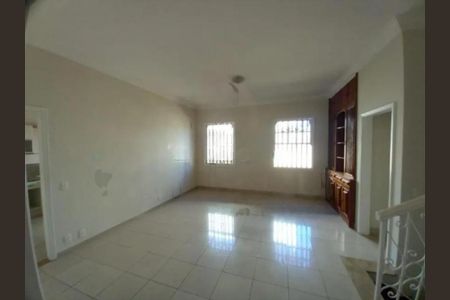 Casa para alugar com 334m², 4 quartos e 5 vagas