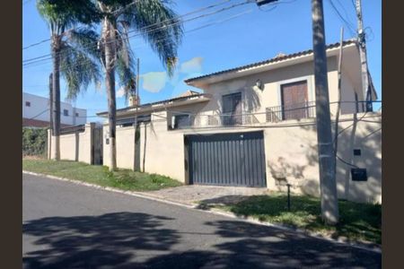 Casa para alugar com 334m², 4 quartos e 5 vagas