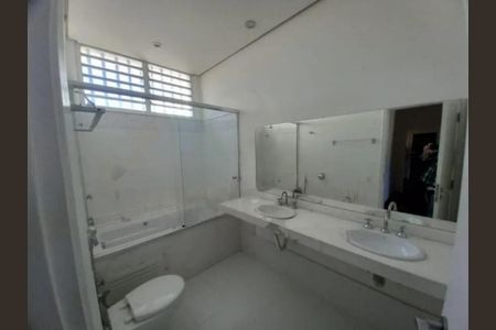 Casa para alugar com 334m², 4 quartos e 5 vagas