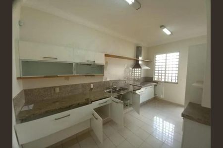 Casa para alugar com 334m², 4 quartos e 5 vagas