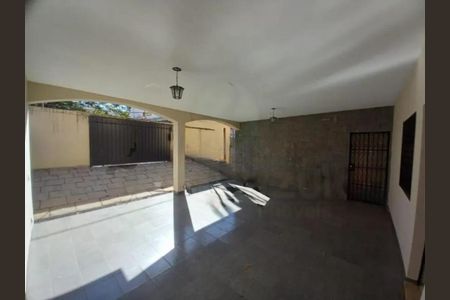 Casa para alugar com 334m², 4 quartos e 5 vagas