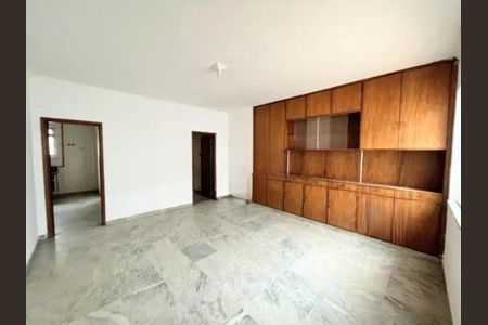 Casa para alugar com 175m², 3 quartos e 8 vagas