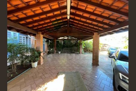 Casa para alugar com 249m², 4 quartos e 5 vagas