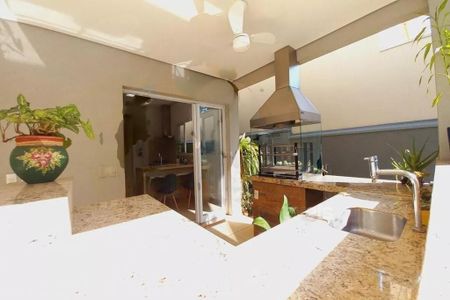 Casa de condomínio para alugar com 325m², 5 quartos e 4 vagas