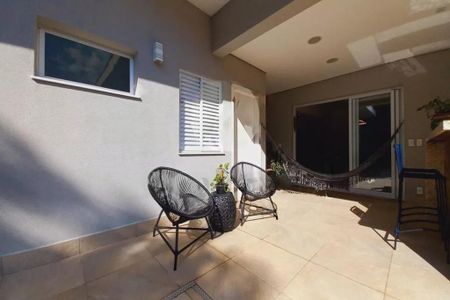 Casa de condomínio para alugar com 325m², 5 quartos e 4 vagas