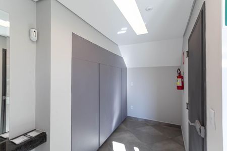 Apartamento à venda com 59m², 2 quartos e 1 vaga Apartamento à venda com 59m², 2 quartos e 1 vagaHall social