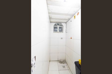 Banheiro de kitnet/studio para alugar com 1 quarto, 40m² em Inhoaíba, Rio de Janeiro