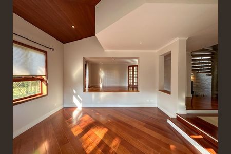Casa de condomínio à venda com 536m², 4 quartos e 4 vagas