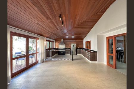 Casa de condomínio à venda com 536m², 4 quartos e 4 vagas