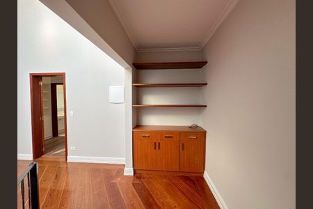 Casa de condomínio à venda com 536m², 4 quartos e 4 vagas