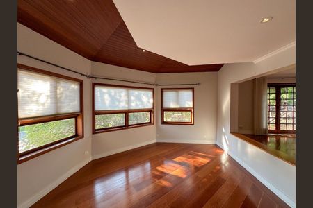 Casa de condomínio à venda com 536m², 4 quartos e 4 vagas