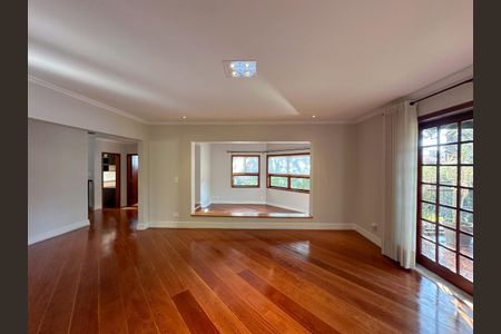 Casa de condomínio à venda com 536m², 4 quartos e 4 vagas