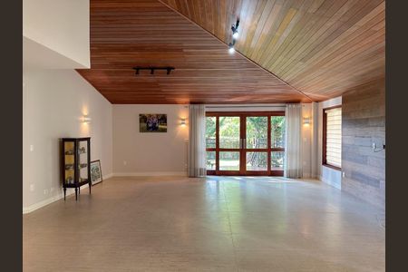 Casa de condomínio à venda com 536m², 4 quartos e 4 vagas