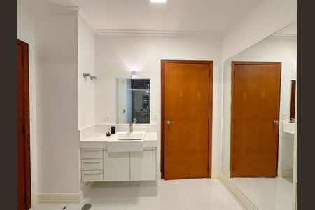 Casa de condomínio à venda com 536m², 4 quartos e 4 vagas