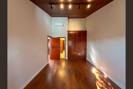 Casa de condomínio à venda com 536m², 4 quartos e 4 vagas