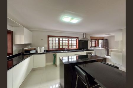 Casa de condomínio à venda com 536m², 4 quartos e 4 vagas