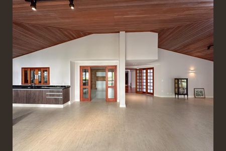 Casa de condomínio à venda com 536m², 4 quartos e 4 vagas