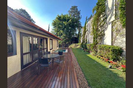 Casa de condomínio à venda com 536m², 4 quartos e 4 vagas