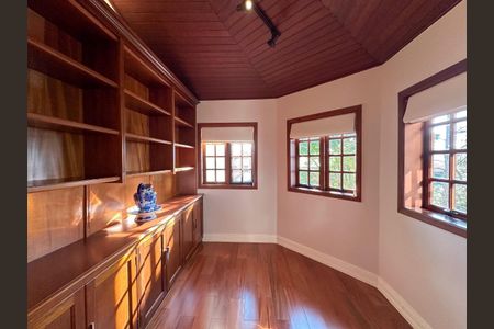 Casa de condomínio à venda com 536m², 4 quartos e 4 vagas