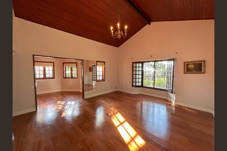 Casa de condomínio à venda com 536m², 4 quartos e 4 vagas