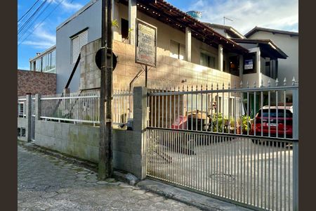 Fachada de apartamento para alugar com 1 quarto, 50m² em Lagoa da Conceição, Florianópolis
