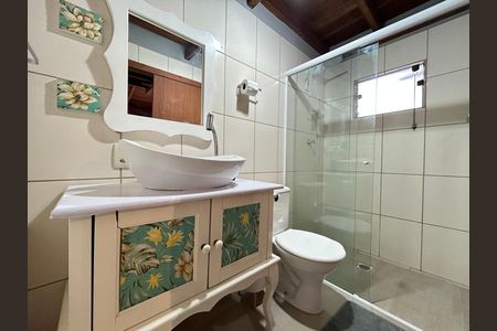 Banheiro de apartamento para alugar com 1 quarto, 50m² em Lagoa da Conceição, Florianópolis