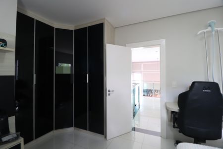 Casa de condomínio para alugar com 350m², 3 quartos e 5 vagasQuarto 2 - Suíte