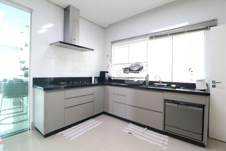 Casa de condomínio para alugar com 350m², 3 quartos e 5 vagasCozinha