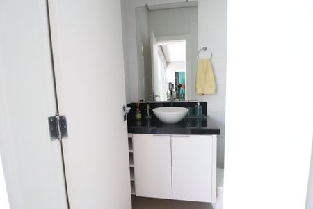 Casa de condomínio para alugar com 350m², 3 quartos e 5 vagasBanheiro da Varanda