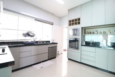 Casa de condomínio para alugar com 350m², 3 quartos e 5 vagasCozinha