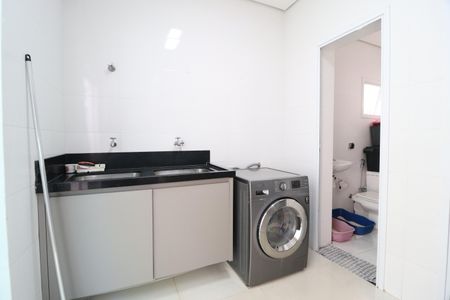 Casa de condomínio para alugar com 350m², 3 quartos e 5 vagasÁrea de Serviço
