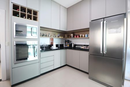 Cozinha de casa de condomínio para alugar com 3 quartos, 350m² em Nova Uberlândia, Uberlândia