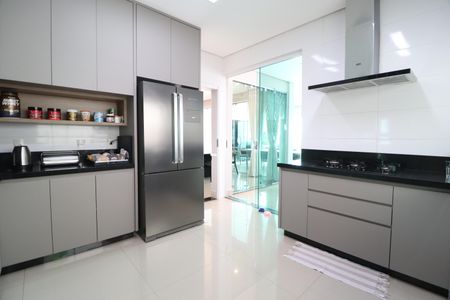 Casa de condomínio para alugar com 350m², 3 quartos e 5 vagasCozinha