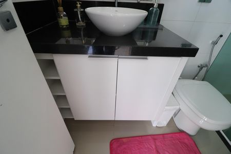 Casa de condomínio para alugar com 350m², 3 quartos e 5 vagasBanheiro da Varanda