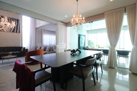 Casa de condomínio para alugar com 350m², 3 quartos e 5 vagasSala de Jantar
