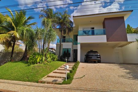 Casa de condomínio para alugar com 350m², 3 quartos e 5 vagasFachada