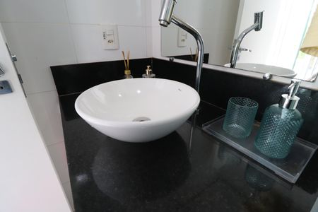 Casa de condomínio para alugar com 350m², 3 quartos e 5 vagasBanheiro da Varanda