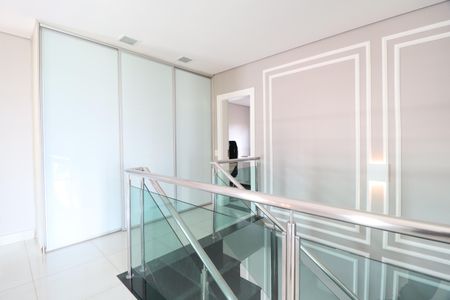 Casa de condomínio para alugar com 350m², 3 quartos e 5 vagasHall Quartos 