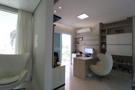Casa de condomínio para alugar com 350m², 3 quartos e 5 vagasEscritório