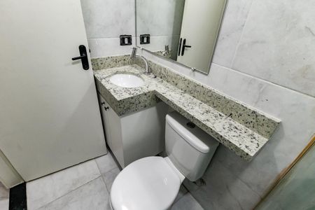 Banheiro da Suíte de casa para alugar com 2 quartos, 48m² em Parque Regina, São Paulo