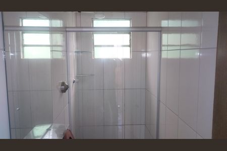 Banheiro  de casa para alugar com 2 quartos, 55m² em Universitário, Belo Horizonte