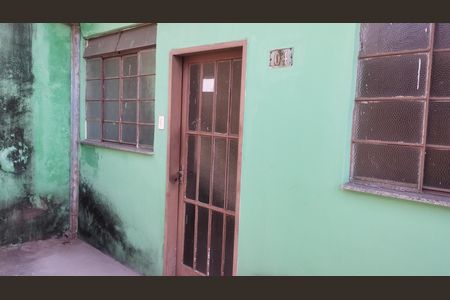 Área externa de casa para alugar com 2 quartos, 55m² em Universitário, Belo Horizonte