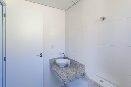 Banheiro social de apartamento à venda com 2 quartos, 61m² em Parque Turistas, Belo Horizonte