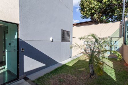Entrada de apartamento à venda com 2 quartos, 62m² em Parque Turistas, Belo Horizonte