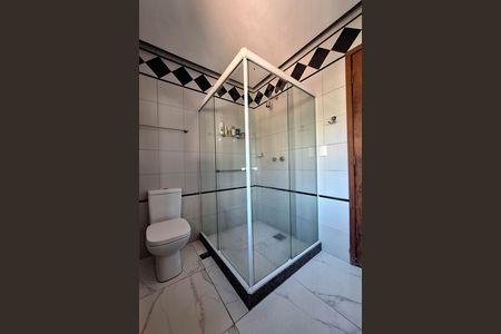 Casa à venda com 352m², 5 quartos e 3 vagas Casa à venda com 352m², 5 quartos e 3 vagasBanheiro da Suíte 1
