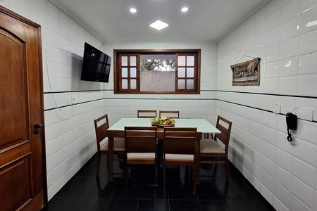 Casa à venda com 352m², 5 quartos e 3 vagas Casa à venda com 352m², 5 quartos e 3 vagasCopa