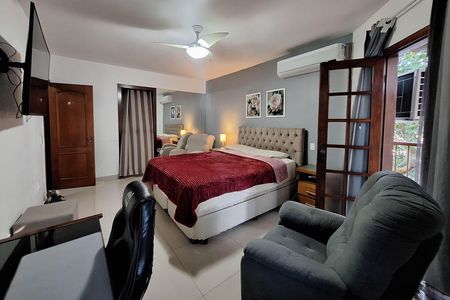 Casa à venda com 352m², 5 quartos e 3 vagas Casa à venda com 352m², 5 quartos e 3 vagasSuíte 1
